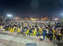 کنسرت محمودفرضی نژاد با استقبال بیش از چهار‌هزار نفری مردم  در جزیره استخر لاهیجان برگزار شد