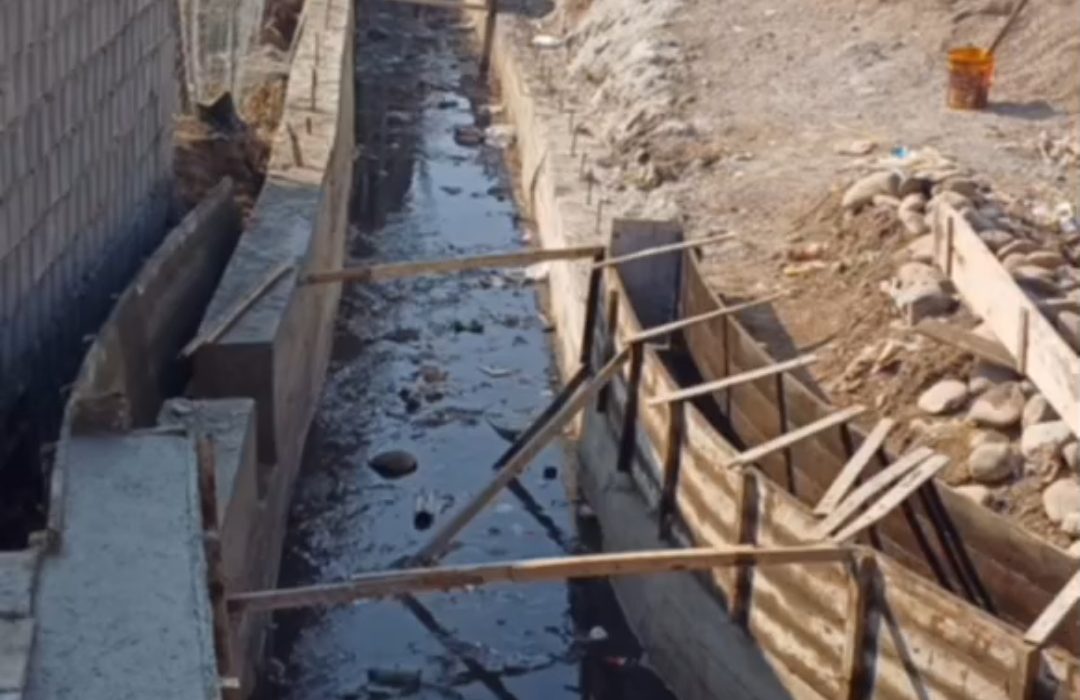 پس از نیم قرن صورت پذیرفت؛ اجرای پروژه کانال کشی و جدول گذاری دو طرف پل ورودی شهر توتکابن
