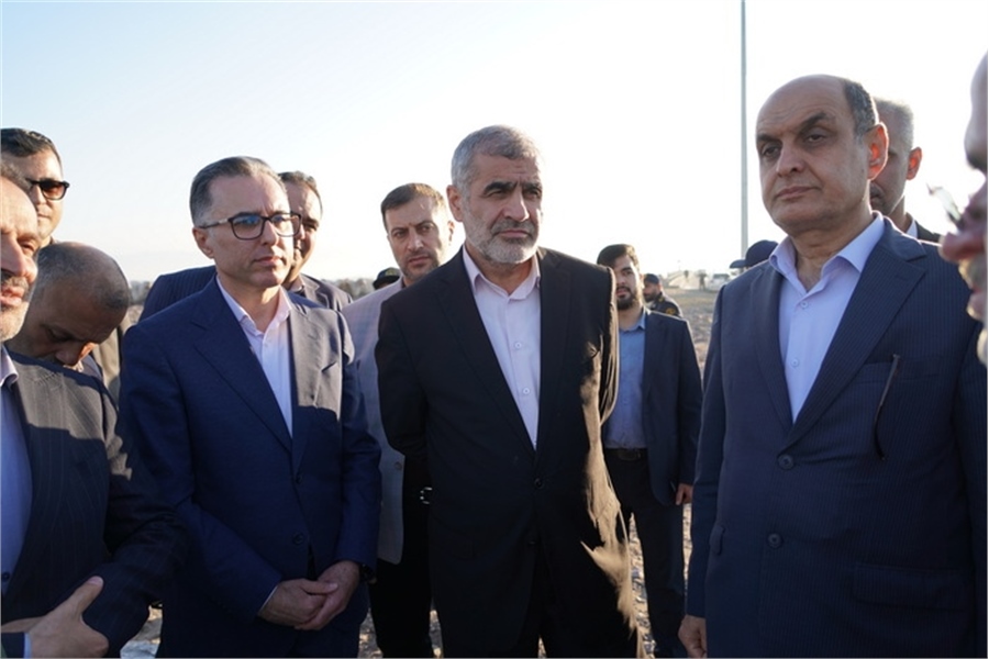 نائب رئیس مجلس در بازدید از بندر تفریحی، گردشگری و مسافری دریایی چمخاله گفت: حمایت دولت از سرمایه گذاران بندر تفریحی، گردشگری و مسافری دریایی چمخاله