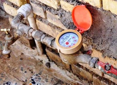 تعویض بیش از ۴۰۰ فقره كنتور خراب آب شرب در شهرستان انزلی