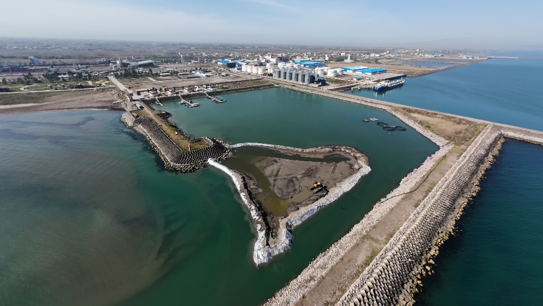 معاون عمران و زیربنایی سازمان منطقه آزاد انزلی خبر داد: آغاز عملیات لایروبی اسکله مارینا بعد از رکوددرراستای کمک به فعالین اقتصادی