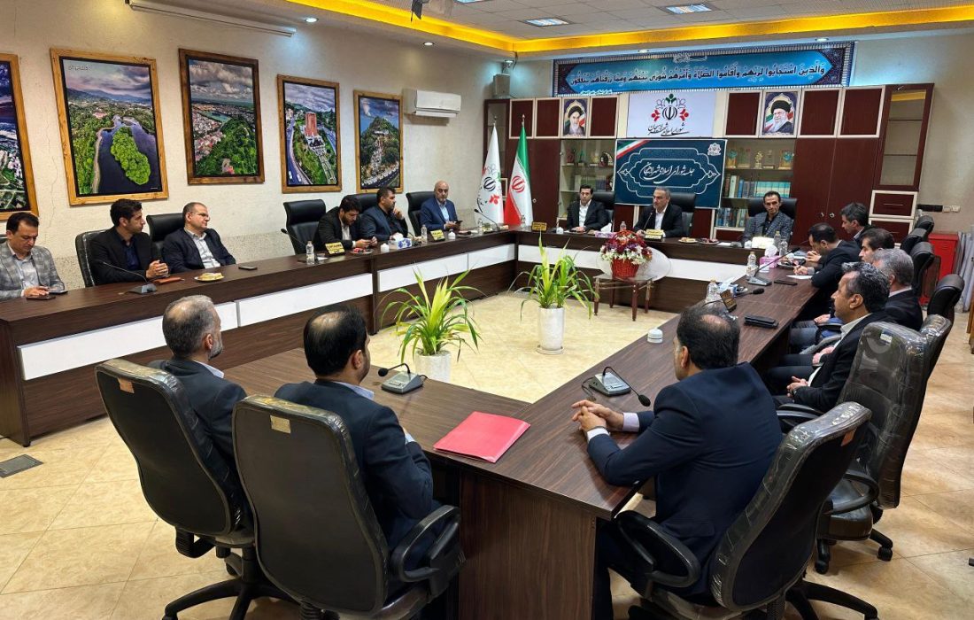 به مناسبت روز شوراها    شهردار و مدیران شهرداری لاهیجان‌ از اعضای شورای شهر قدردانی کردند