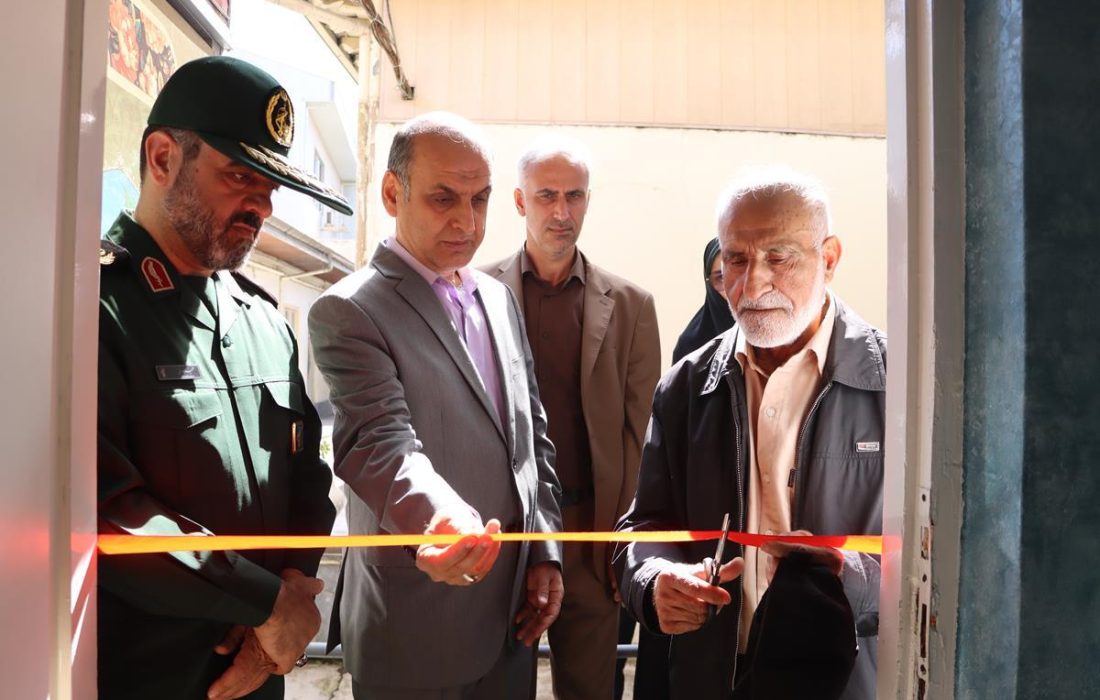 افتتاح نمایشگاه نقاشی «شهادت؛ همپای مردم» با حضور مدیرکل اسناد و انتشارات در رشت