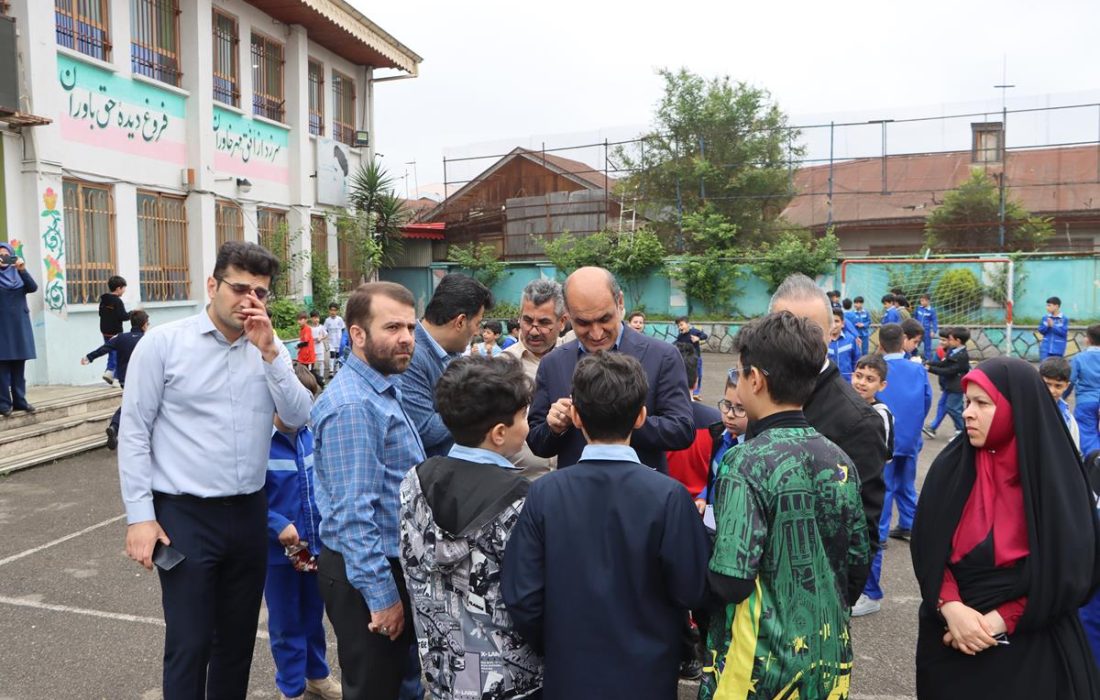 از تجلیل معلمان تا احترام به محیط زیست؛ روایتی دیگر از حضور سرزده استاندار در یکی از مدارس رشت