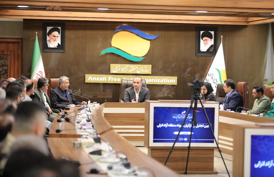 طاعتی مقدم در مراسم تجلیل از کارگران نمونه منطقه آزاد انزلی: افتخار می‌كنیم كه در خدمت كارگران و كارمندان زحمت‌كش هستیم