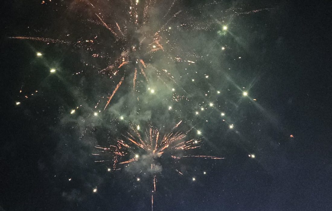 “جشن باشکوه میلاد امام رضا (ع) در رشت؛ میدان شهدای ذهاب غرق در نور و شور ولایی شد”