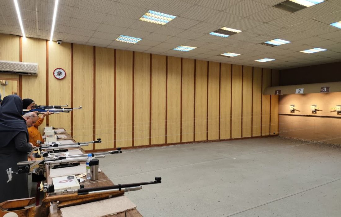 به مناسبت روز ارتباطات و روابط عمومی: مسابقه تیراندازی بانوان خبرنگار به مناسبت روز ارتباطات و روابط عمومی برگزار شد