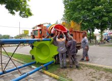 نوسازی ‌ توسعه تجهیزات بازی کودکان در ‌پارک شهر خشکبیجار