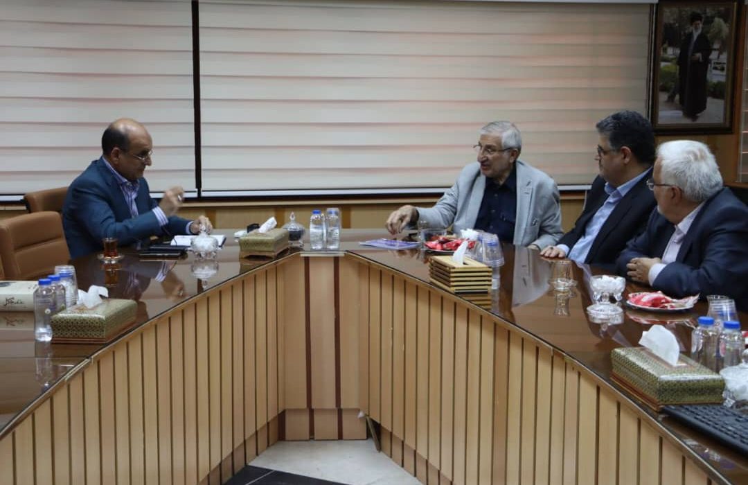 استاندار در نشست با عضو شورای مرکزی بنیاد مسکن کشور تاکید کرد:  ضرورت توسعه مسکن ارزان‌قیمت با حمایت طرح‌های مشارکتی در گیلان