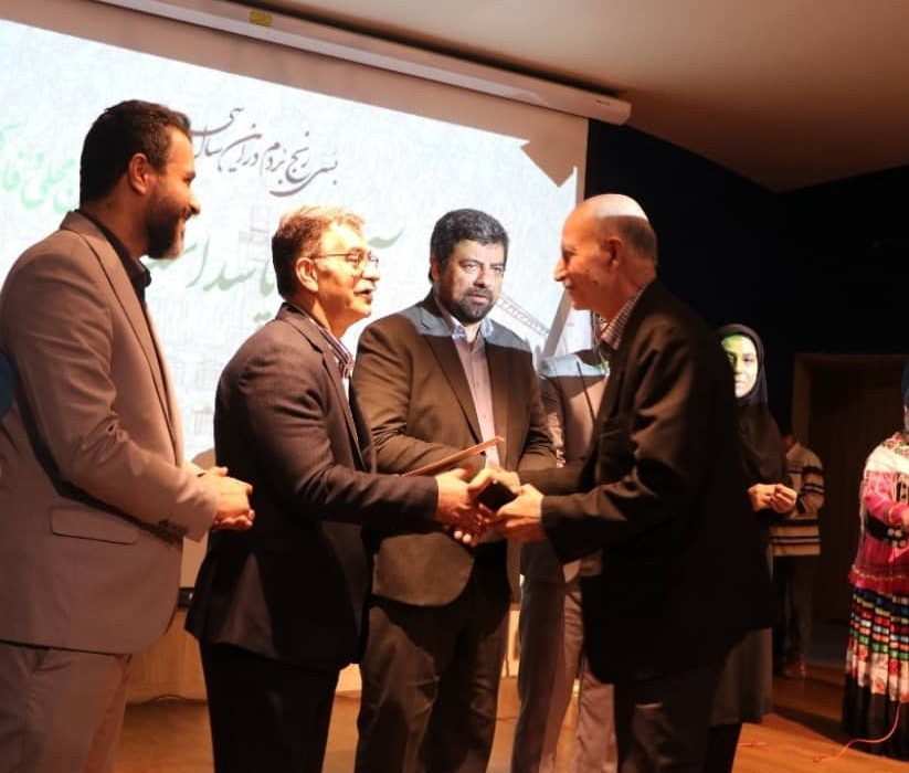 با حضور جمعی از فعالان فرهنگی ؛   آیین بزرگداشت «روز جهانی زبان مادری» در رشت برگزار شد