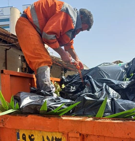 معدوم‌سازی ۵۰۰ لیتر نوشیدنی تاریخ مصرف گذشته در شهر رشت