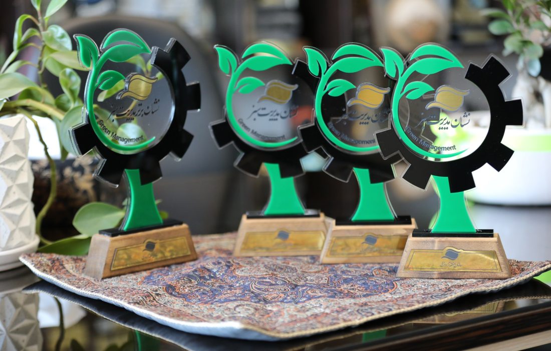 در راستای حمایت و الگوسازی برگزار شد نخستین نشان برتر مدیریت سبز فعالین اقتصادی منطقه آزاد انزلی اهداء شد