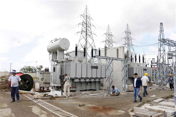 در اقدامی خلاقانه و مبتکرانه: با حداقل هزینه، فاز اول پروژه احداث پست فوق توزیع سیاهكلده به ظرفیت ۵۰ مگاولت آمپر به بهره برداری رسید