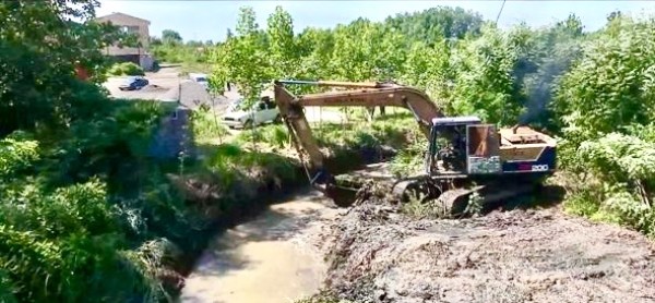 رئیس اداره منابع آب شهرستان لنگرود خبر داد:  کانال بتنی لنگرود با ۹۱۰۰ هکتار اراضی تحت پوشش لایروبی شد