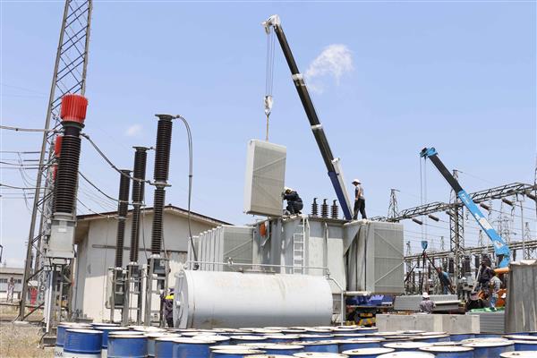 مدیر عامل شرکت برق منطقه‌ای گیلان خبر داد: با سرمایه‌گذاری ۱۶۰۰ میلیارد ریالی، ظرفیت بخش انتقال پست رشت شمالی از ۱۲۵ به ۱۶۰ مگاولت‌آمپر افزایش یافت