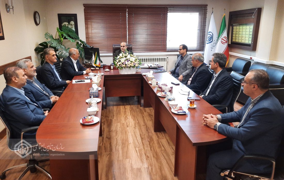 مدیر امور شعب بانک رفاه کارگران گیلان در دیدار با مدیرکل تامین اجتماعی استان : بازنشستگان تامین اجتماعی میتوانند تا سقف سیصد میلیون تومان از بانک رفاه کارگران کارت رفاهی دریافت نمایند