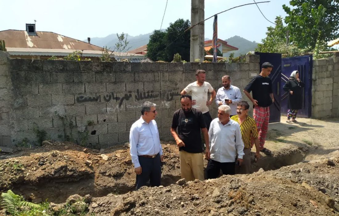 حضور فرماندار صومعه‌سرا در جمع مردم روستای تنیان برای بررسی مشکلات آب شرب