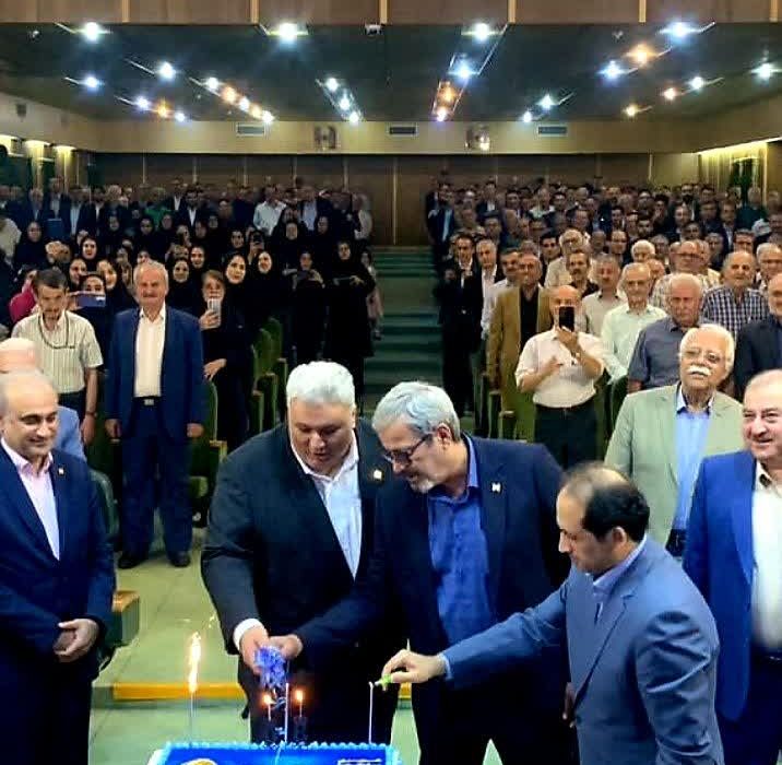 تکرار در موفقیت مدیر شعب بانک صادرات گیلان در جذب منابع ۳۰۰ هزار میلیاردی / پس از ثبت عملکرد موفق در مازندران، شعب بانک صادرات گیلان در نیمه سال ۱۴۰۴ به جذب منابع ۳۰۰ هزار میلیارد رسید