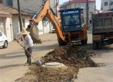 آغاز عملیات لوله گذاری و نصب انشعابات فاضلاب بهداشتی در خیابان پور باقر رشت