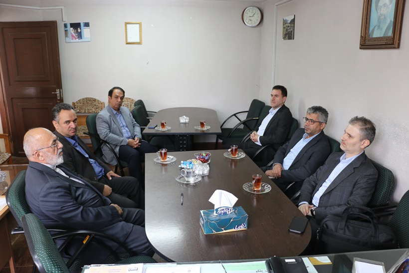 در دیدار مدیرکل نوسازی مدارس گیلان با مدیرعامل مجمع خیرین مدرسه ساز بر نقش مردم در نهضت توسعه عدالت آموزشی در گیلان تأکید شد