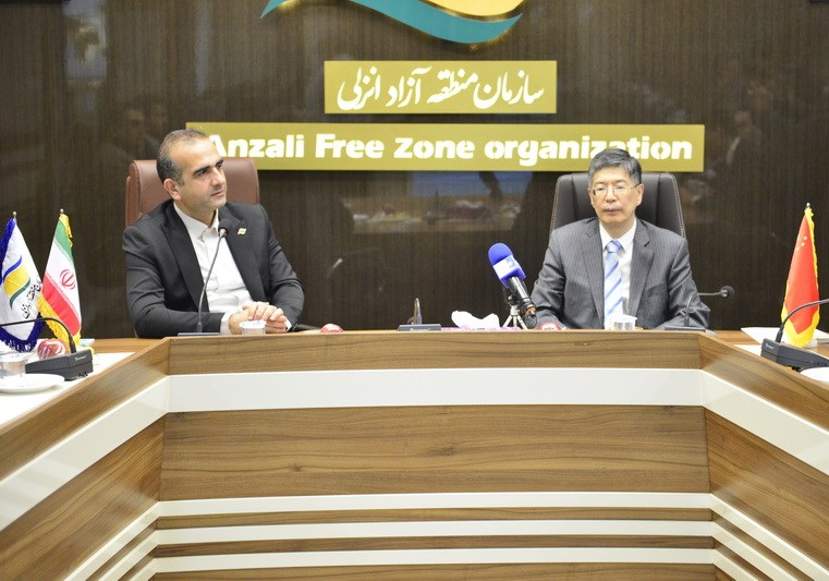 سفیر چین در جلسه با طاعتی مقدم: حضور فعالین اقتصادی چینی در منطقه آزاد انزلی بیانگر عزم راسخ دو كشور برای گسترش همكاریهای چندجانبه است