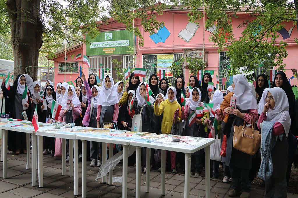 در آستانه یومالله ۱۳ آبان؛ روایت تصویری ویژهبرنامه «به رنگ مدرسه، به عطر دانایی» در رشت برگزارشد