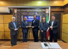 پس از سالها انتظار؛   رویایی که به حقیقت پیوست     سرمایه گذاری بخش خصوصی در تالاب گردشگری عینک؛     انعقاد قرارداد سرمایه گذاری ساخت، مالکیت و بهره‌برداری از “کشتی مهتاب” و “قایق آبی” در پهنه آبی تالاب عینک 