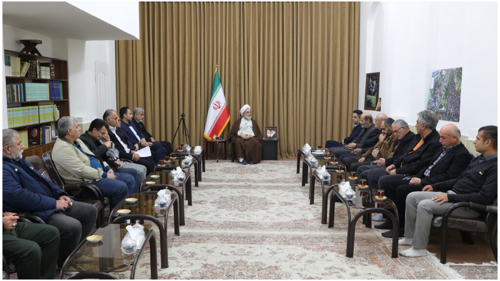 آیت الله فلاحتی در جمع رانندگان تاکسی رشت تاکید کرد؛ رانندگان تاکسی قربانی ناهماهنگی‌های ترافیکی نباشند./کلید حل معظل ترافیک رشت با اجرای طرح زوج و فرد خودروها امکان پذیر است.