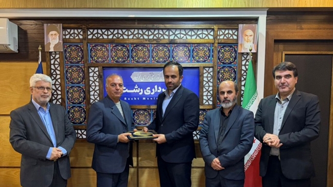 پس از سالها انتظار رویایی که به حقیقت پیوست سرمایه گذاری بخش خصوصی در تالاب گردشگری عینک انعقاد قرارداد سرمایه گذاری ساخت، مالکیت و بهره‌برداری از کشتی مهتاب و قایق آبی در پهنه آبی تالاب عینک شوقی پروژه‌های گردشگری می‌تواند به‌عنوان محرکی برای رونق گردشگری شهری و تقویت اقتصاد محلی عمل کند