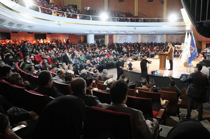 همزمان با نخستین روز آغاز هفته رشت و با حضور استاندار؛ مراسم تجلیل از ناوگان حمل‌ونقل عمومی درون‌شهری رشت برگزار شد