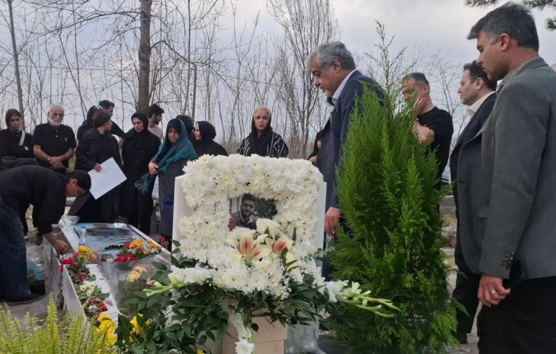 حضور فرماندار رشت در مراسم چهلم جان‌باختگان دی‌ماه /  میر غضنفری: مسئولیت ما در قبال خانواده‌های داغدار سنگین‌تر شده است