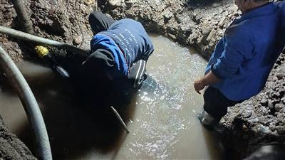 مدیریت همزمان سه حادثه در شبكه آبرسانی شهرستان رشت؛ تداوم خدمت‌رسانی بدون قطعی آب به بیش از ۲۹ هزار خانوار