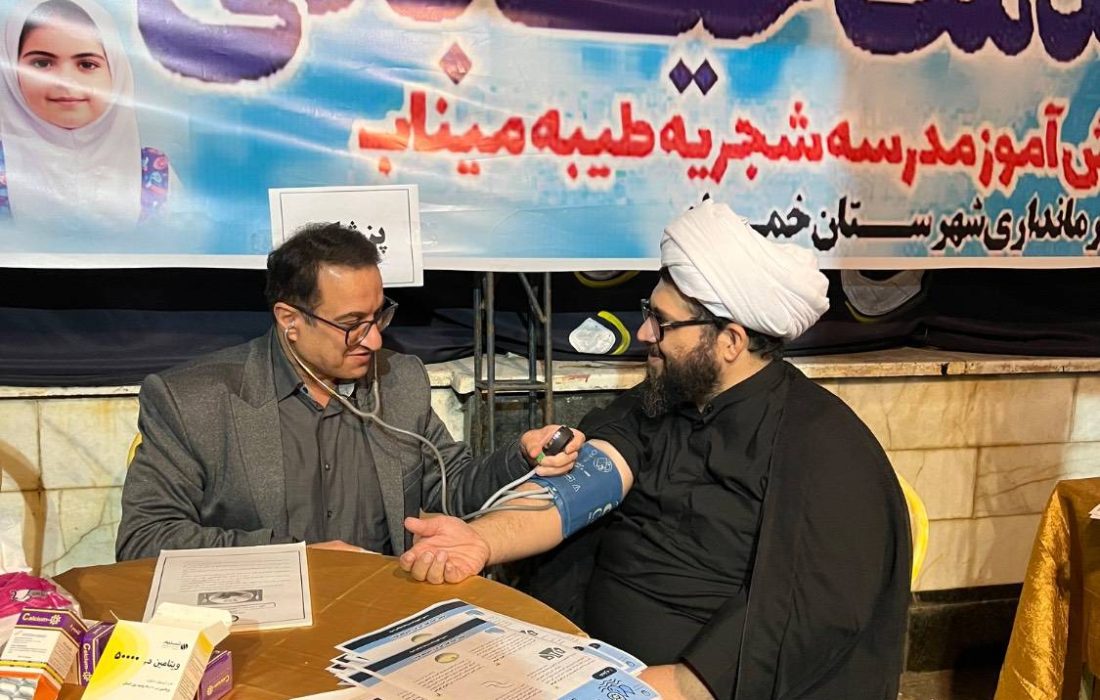 خدمت‌رسانی جهادی در دل بحران؛ برپایی میز سلامت و توزیع دارو به یاد شهدای سلامت در خمام