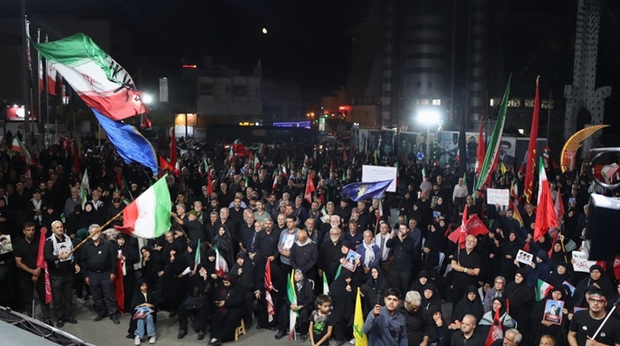 اجتماع پرشور گیلانیان در کنار مردم تهران در میدان صادقیه شب میزبانی پایتخت از هنر و آیین دیار میرزا