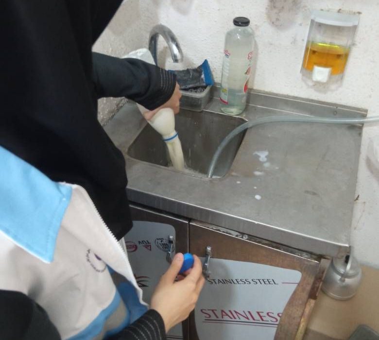 در ادامه نظارتهای بهداشتی؛ معدومسازی ۱۵ کیلوگرم فرآورده لبنی تاریخمصرفگذشته در بندرانزلی