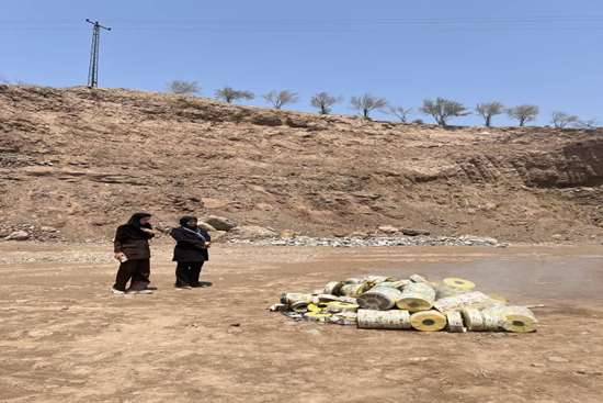 در راستای صیانت از سلامت مصرفکنندگان؛ امحای ۱۲۰ رول لیبل غیرمجاز در واحد تولیدی محصولات آرایشی و بهداشتی رودبار