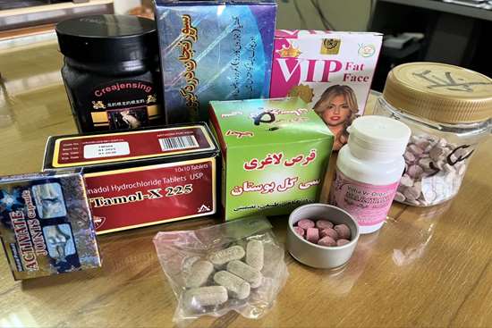 تداوم نظارت بر عرضه فرآوردههای سلامت؛ کشف و جمعآوری فرآوردههای غیرمجاز دارویی در لاهیجان